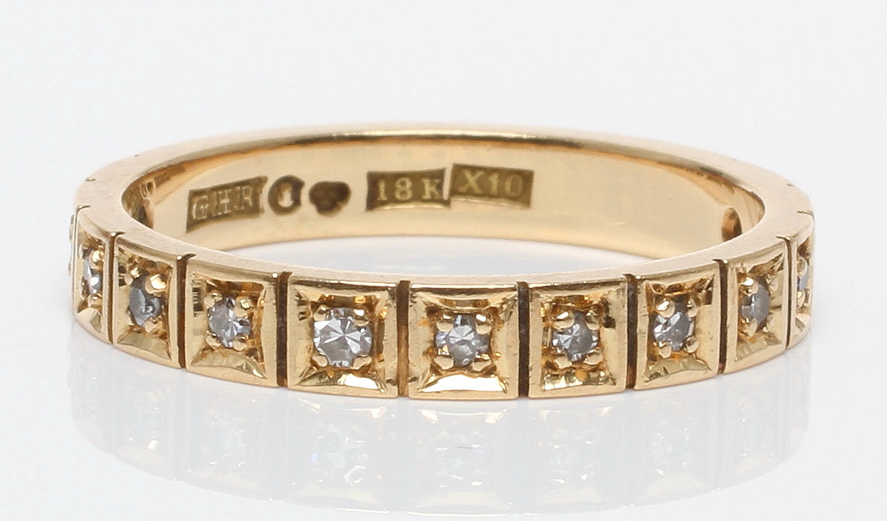 RING, 18k guld med diamanter om tot ca 0,13ct, Guldsmedja Hans Rosin Ab, Stockholm, 1996. Vikt 3,9 gram.