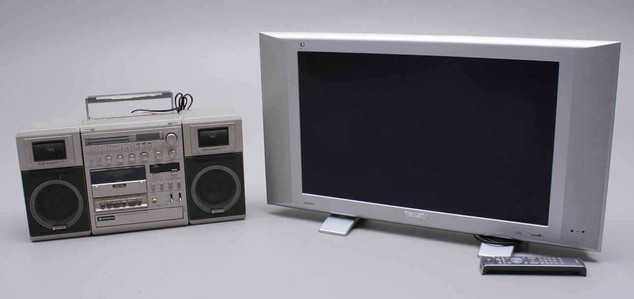 PLATT-TV, LCD, 30 tum, Philips + BERGSPRÄNGARE Hitachi.