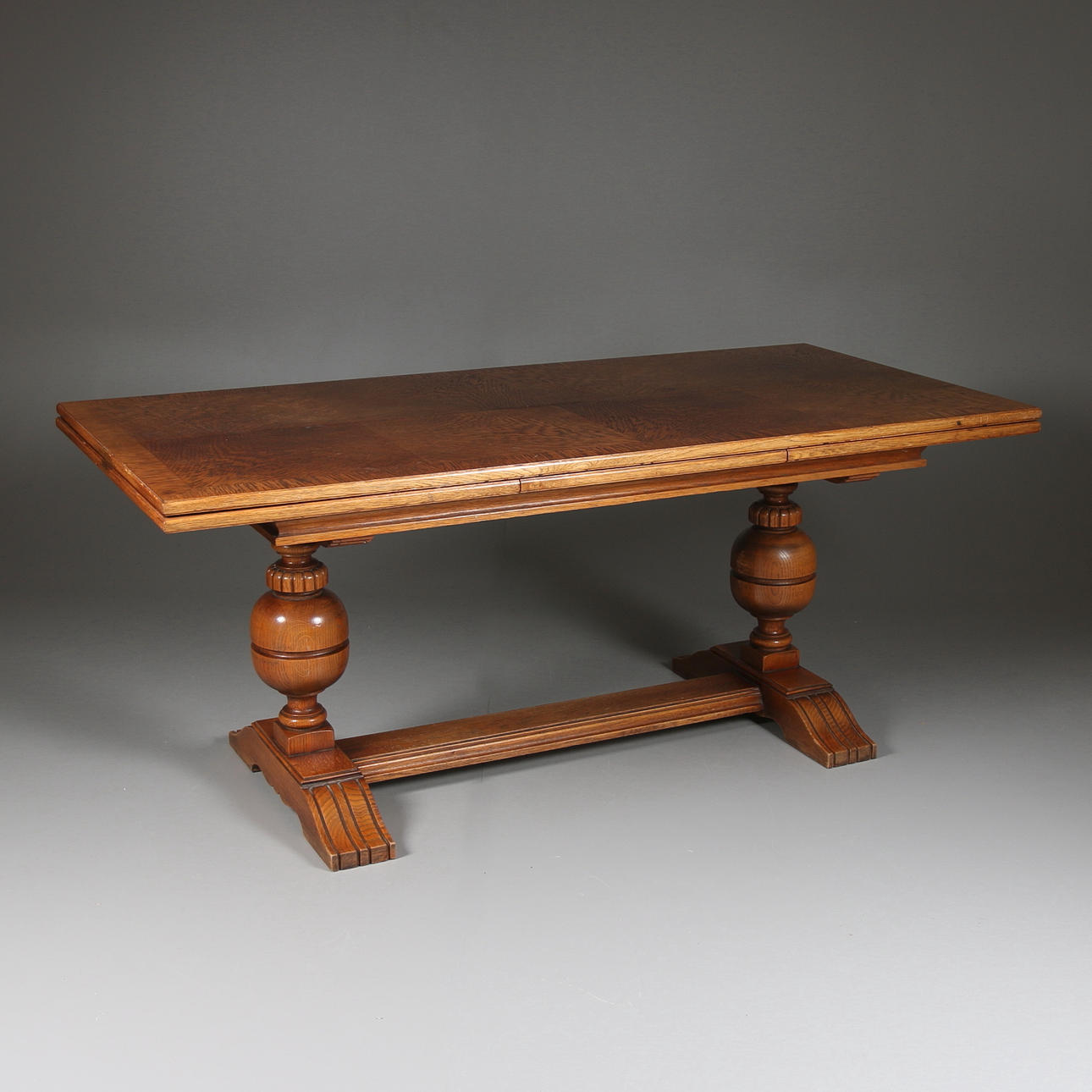 BIBLIOTEKSBORD, Barockstil, 1900-talets första hälft.