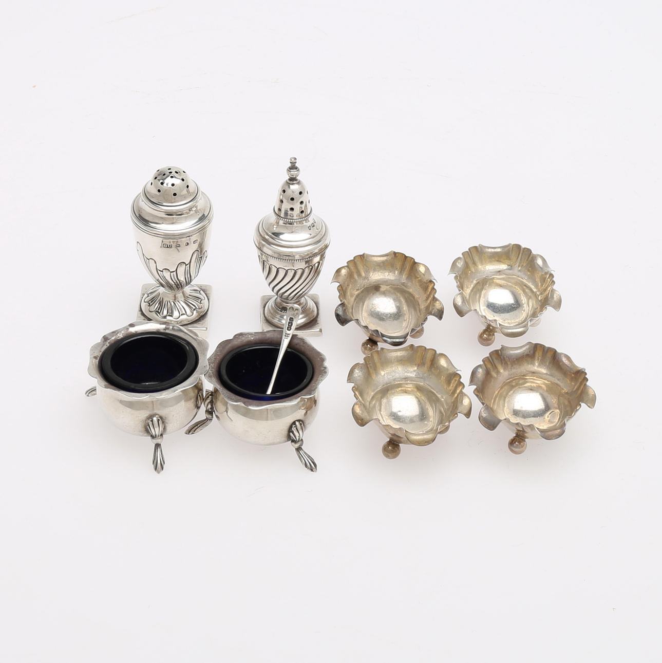 SALTE OG STRØR, otte dele, sølv inkl.