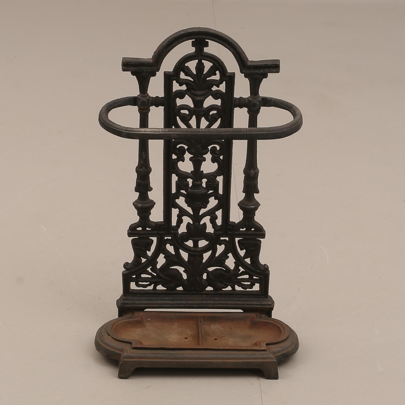 PARAPLY/KANKE STATIV, støbejern.