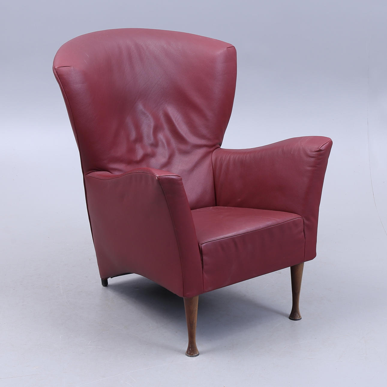 FÅTÖLJ, skinn, 1900-tal.