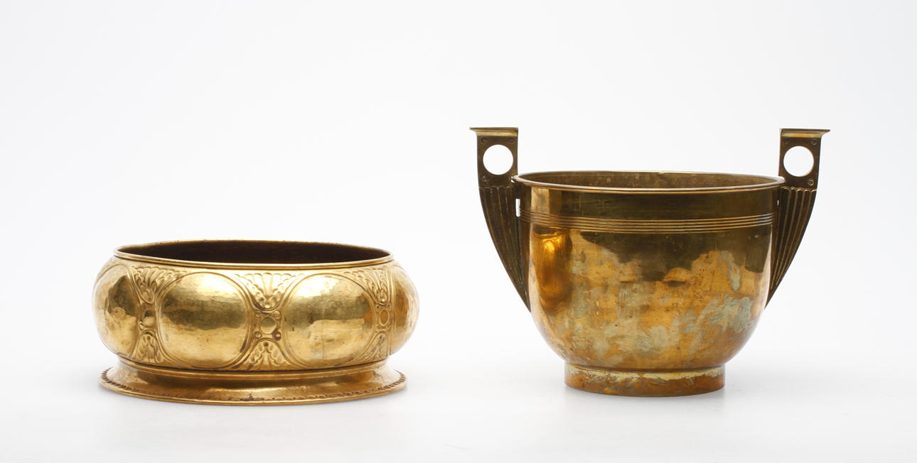 YTTERFODER, 2 st, gulmetall, Jugend, tidigt 1900-tal.