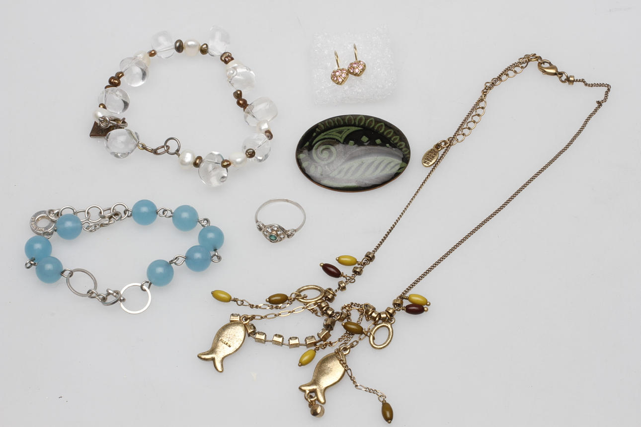 BIJOUTERIER samt SILVERRING. Bl.a. Pilgrim, Snö of Sweden.