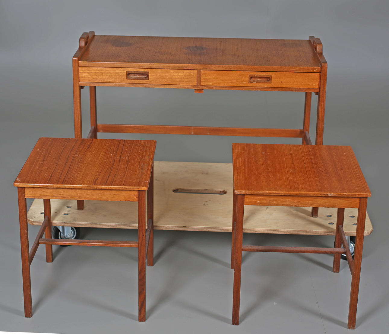 SATSBORD, 3 delar, Skaraborgs Möbelindustri Tibro, 1900-talets andra hälft.