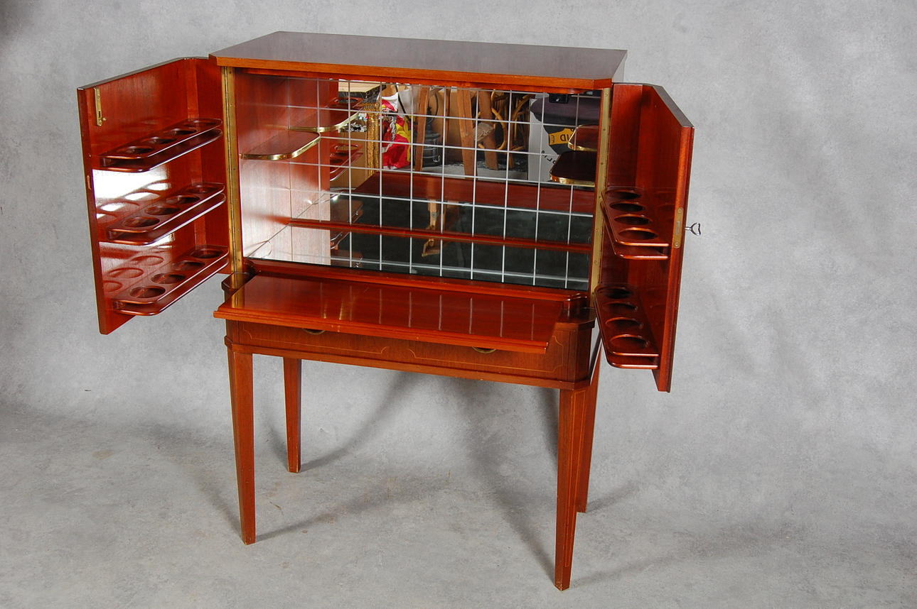 BARSKÅP, gustavianskstil, 1900-tal.