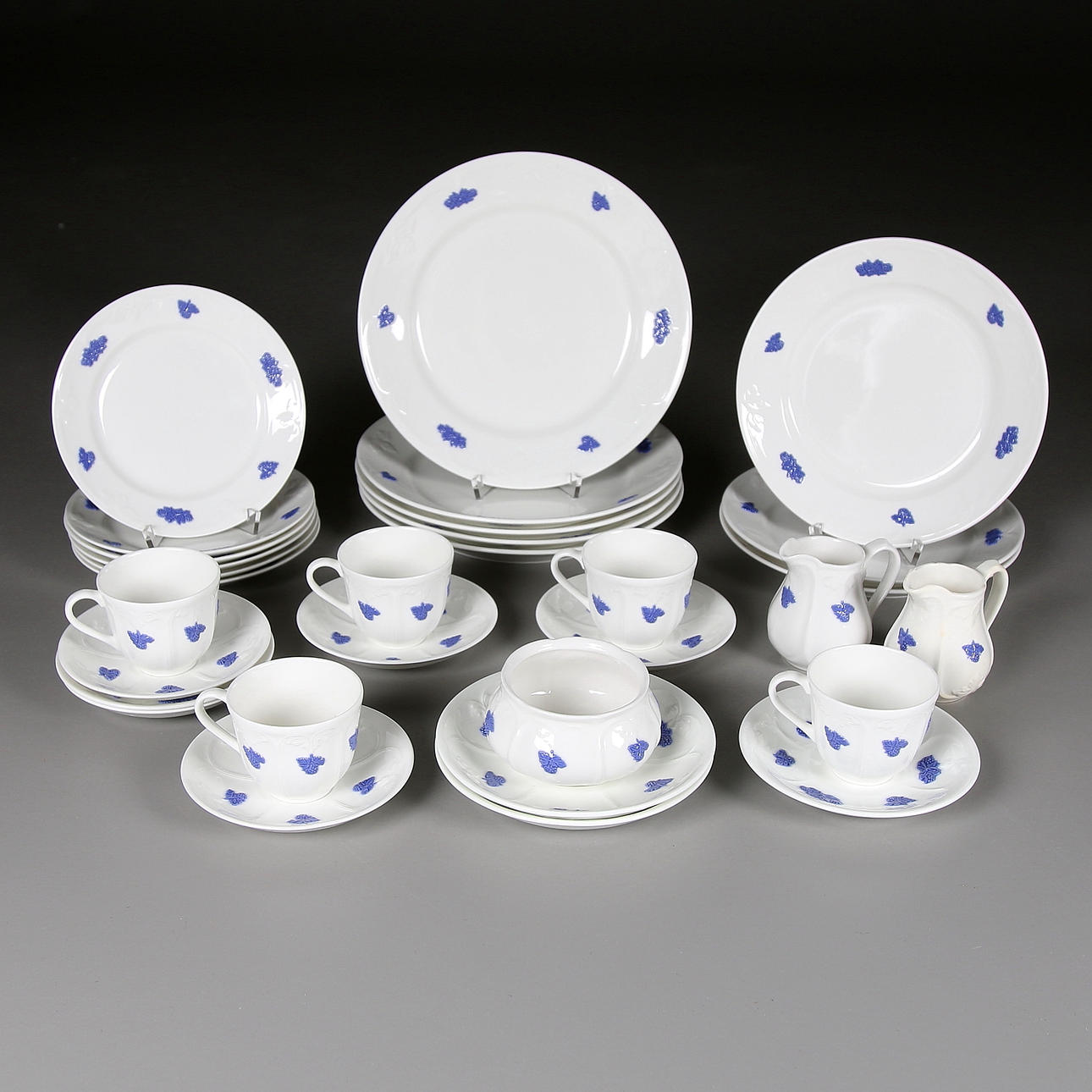 KAFFESERVIS, "Blå blom", Gustavsberg, benporslin, 30 delar.