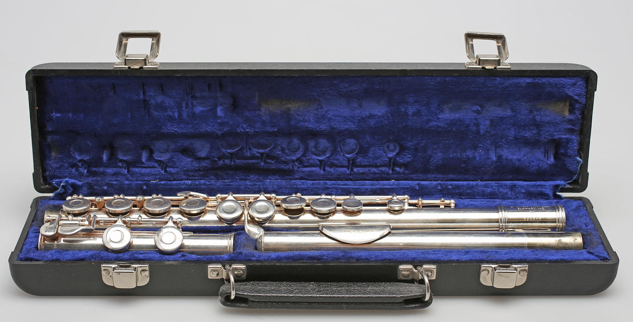 TVÄRFLÖJT MED TILLHÖRANDE HÅRT FODRAL, modell M2, Gemeinhardt Elkhardt Ind.