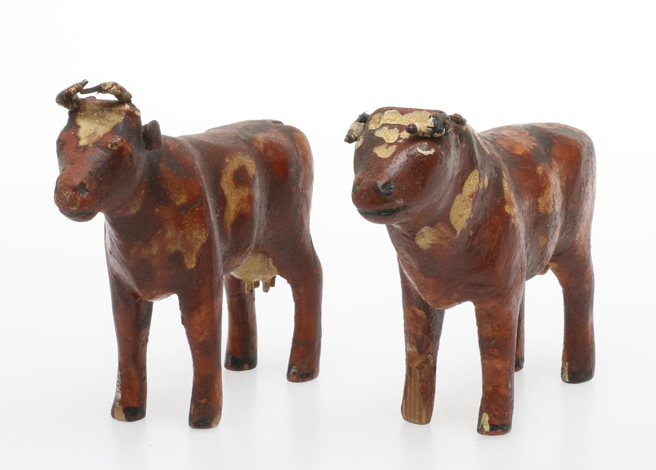 FIGURER, 2 st, bemålat trä.