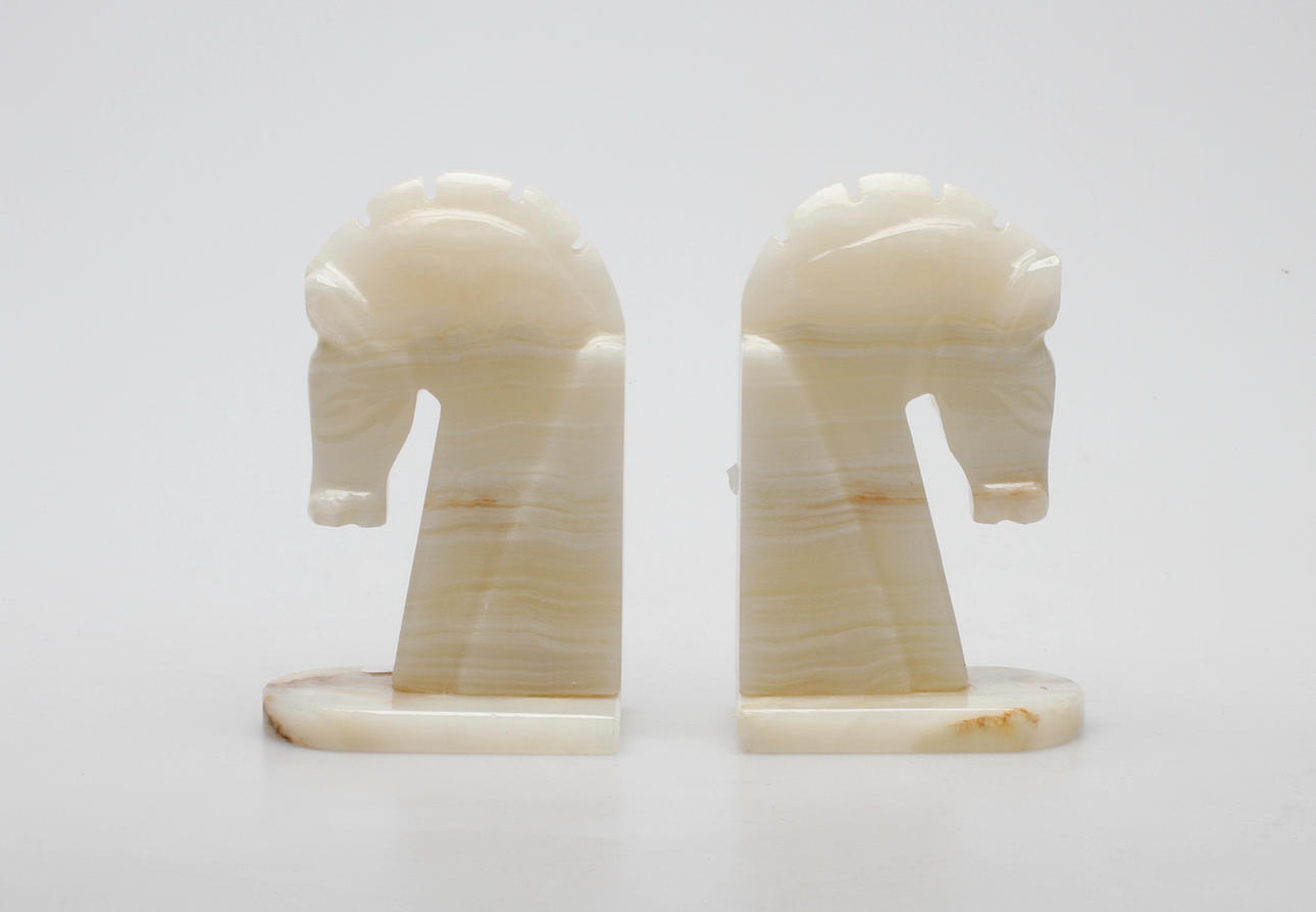 BOKSTÖD, ett par, alabaster, 1900-tal.