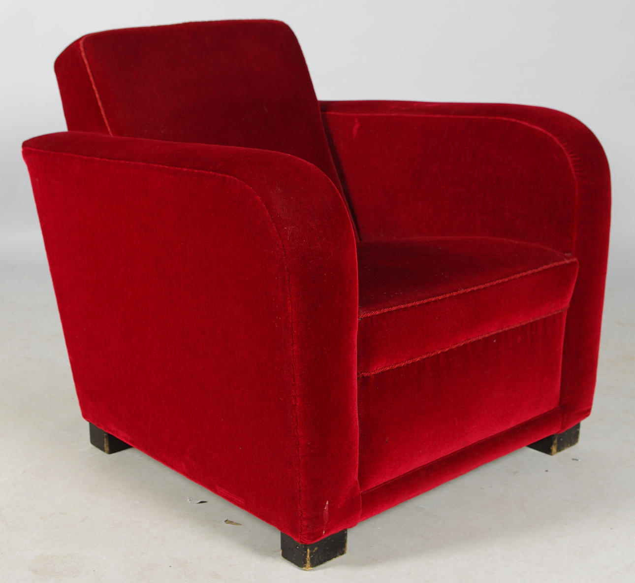 FÅTÖLJ, röd plysch.