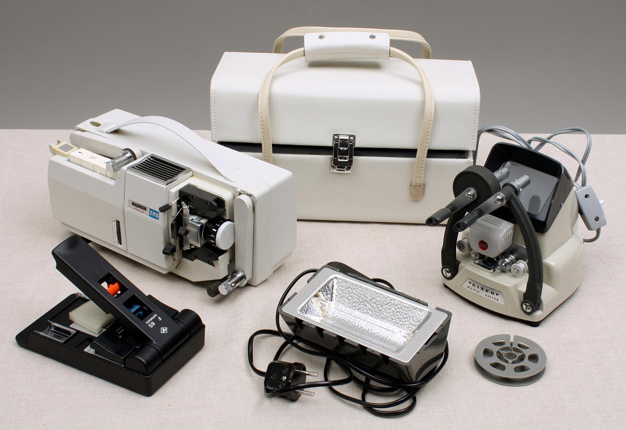 PROJEKTOR SUPER 8, Magnon + TILLBEHÖR.