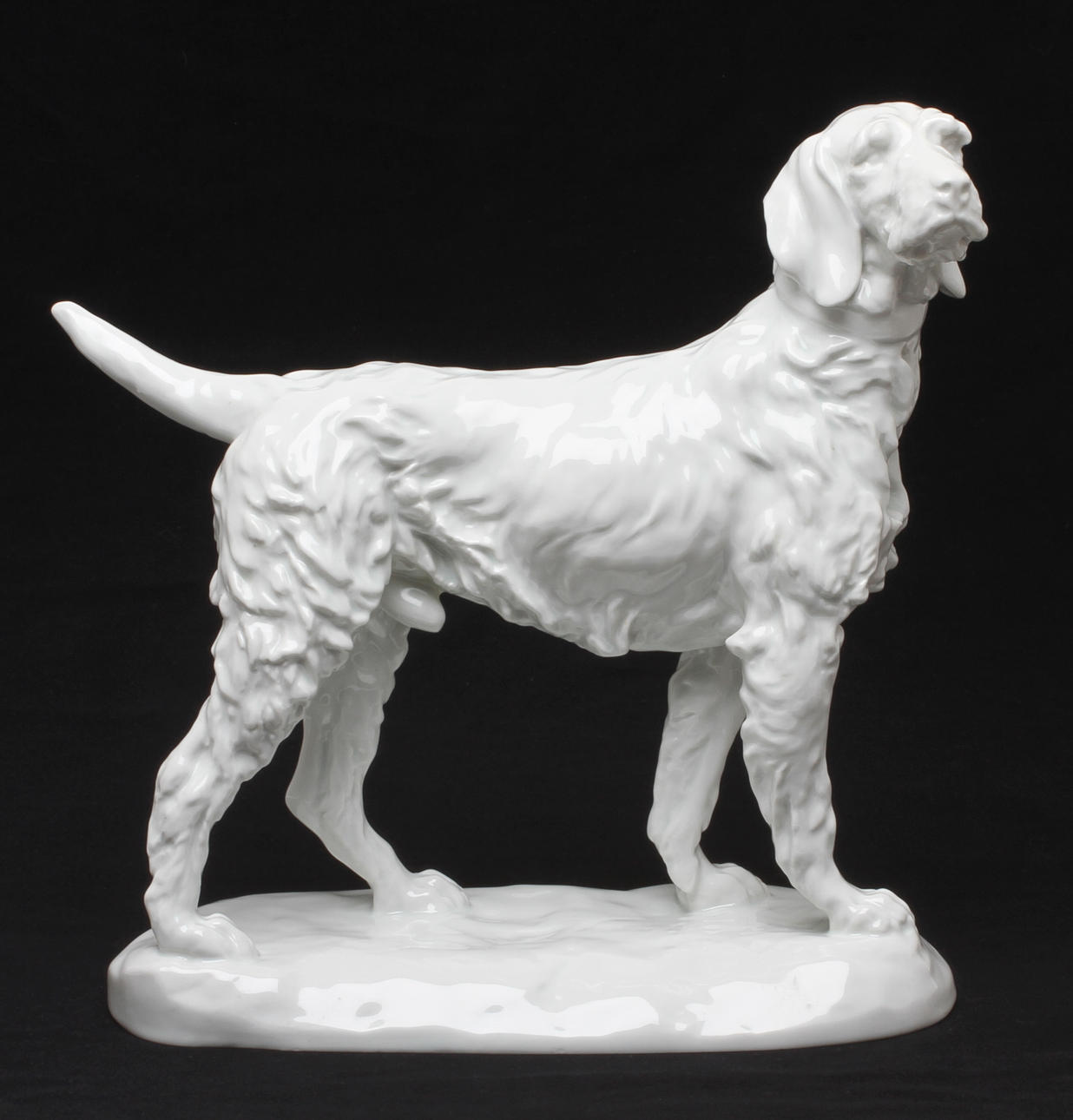 FIGURIN, Hund, porslin, Vastagh György, Herend, 1900-talets första hälft.