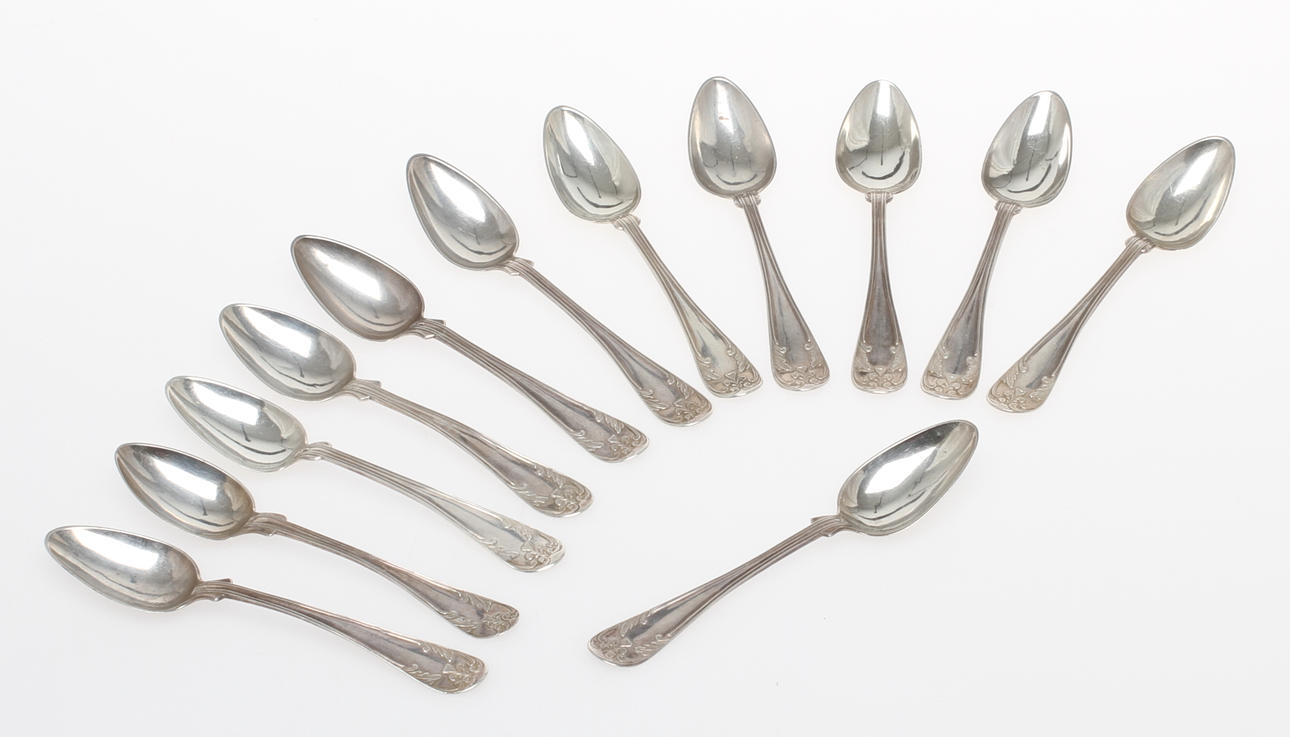 SKEDAR, 10+1+1 st, silver, gammal fransk modell, mestadels stämplade HP&S Karlskrona 1800-talets slut. Vikt ca 179 gram.