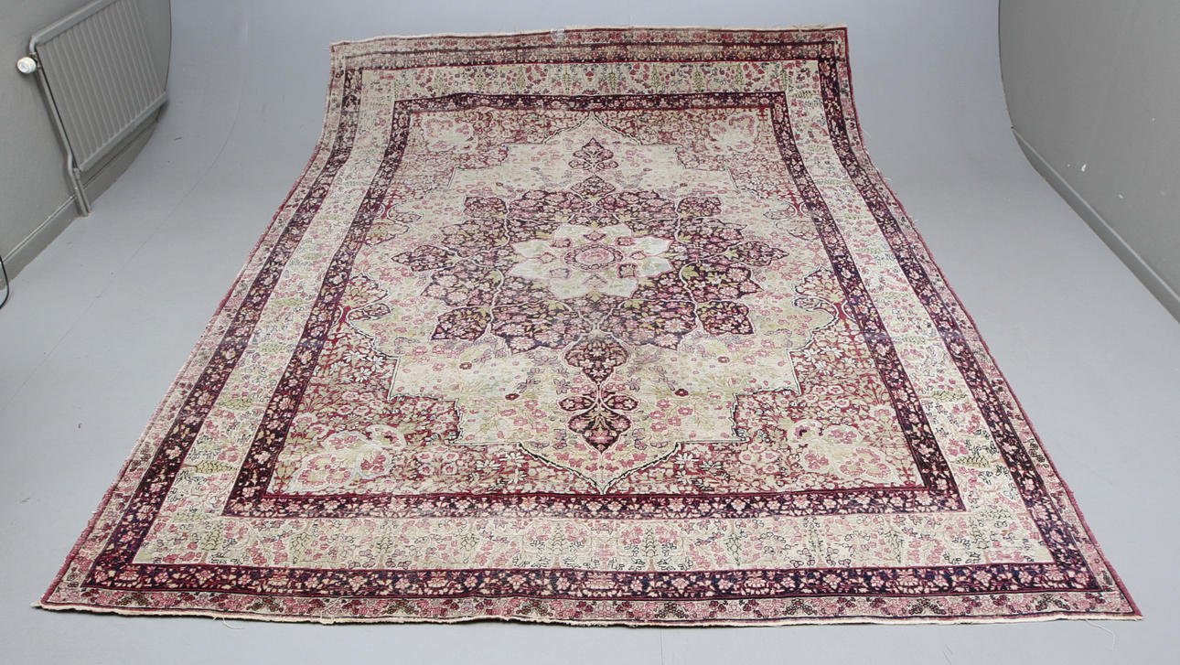 MATTA, Orientalisk, 375 x 270 cm.