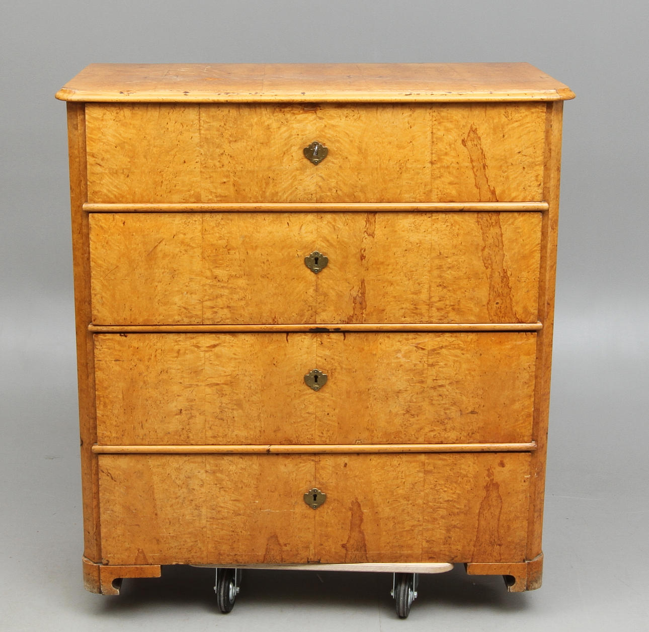 BYRÅ, björkfanér, sent 1800-tal.