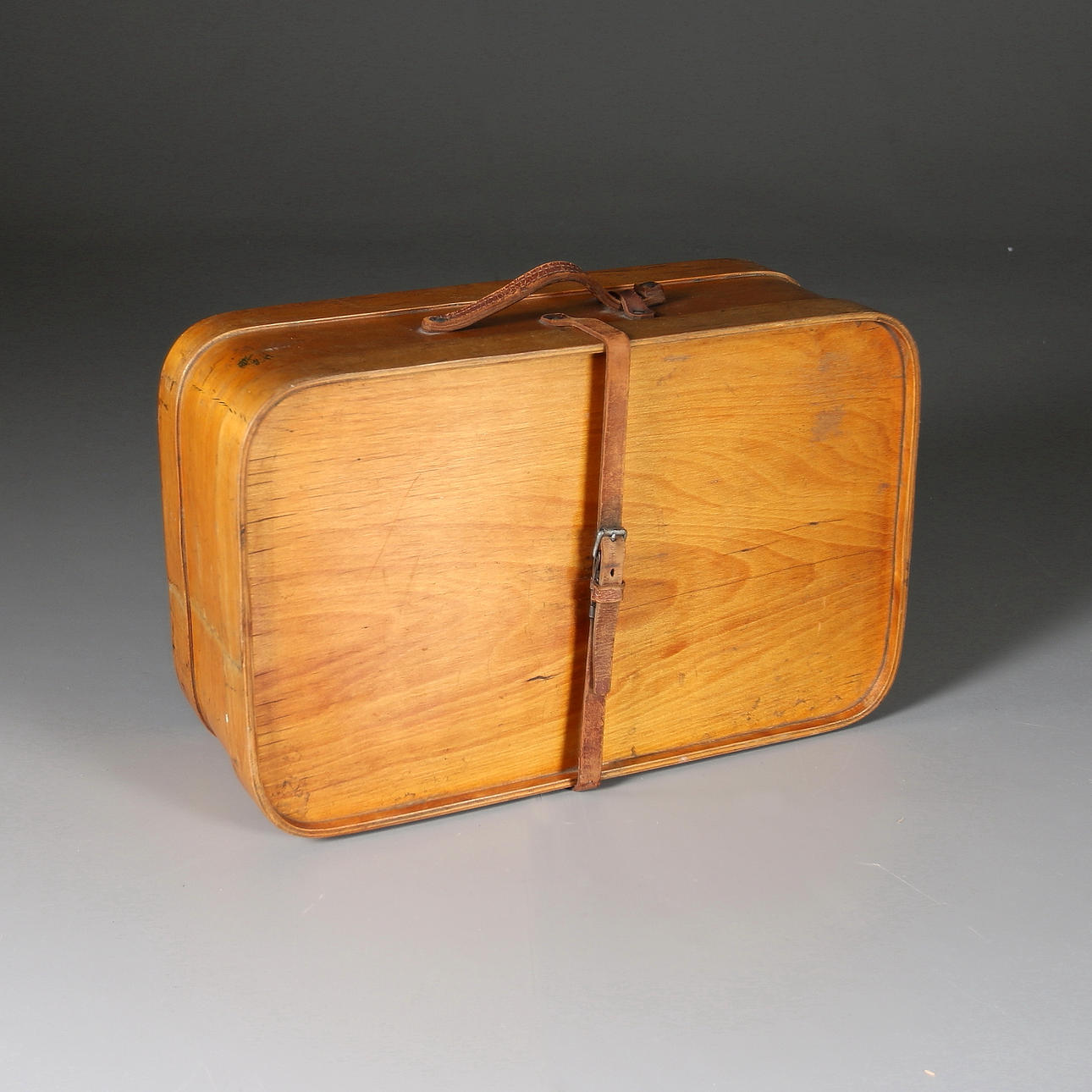 RESVÄSKA, björk, Johan Parviainen Oy & Wilhelm Schaumann Fanesfabrik AB. Finland. 1930-tal.