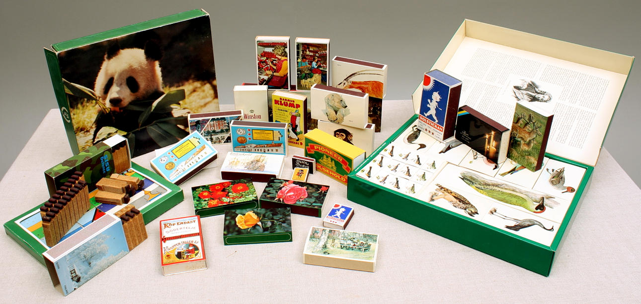 TÄNDSTICKOR, samling, parti, 3 lådor.