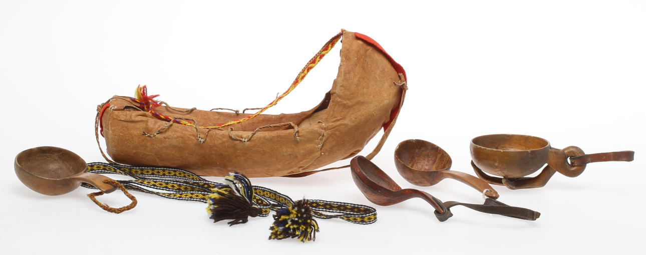 KÅSOR 4 st samt ACKJA för docka, samiskt arbete.