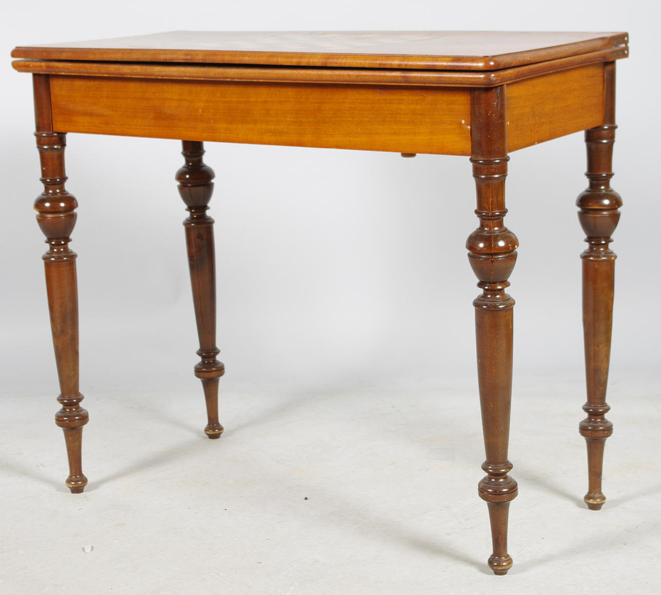 SPELBORD, mahogny med intarsia i form av schackspel.