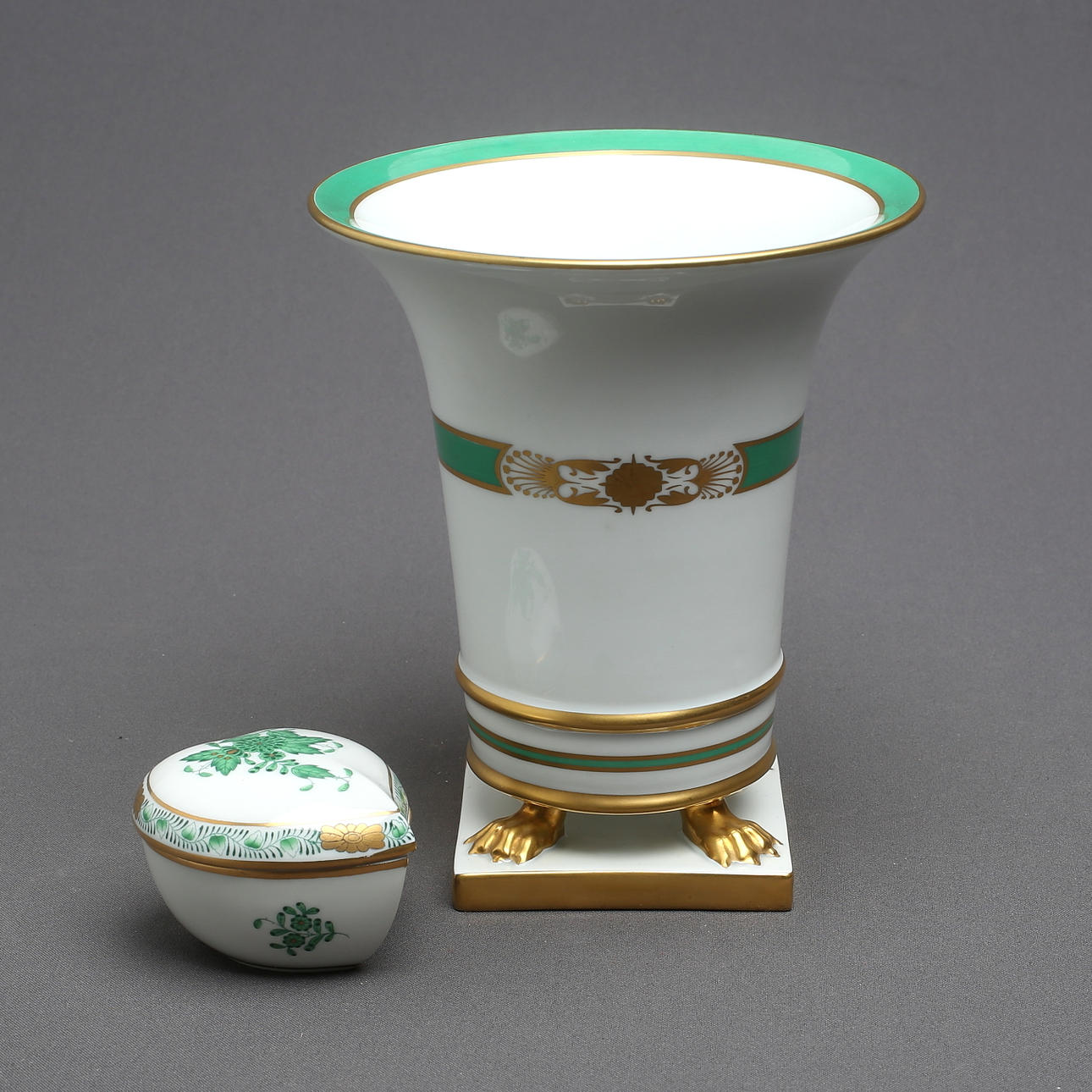 YTTERFODER samt LOCKDOSA, 2 delar, Herend, Ungern.