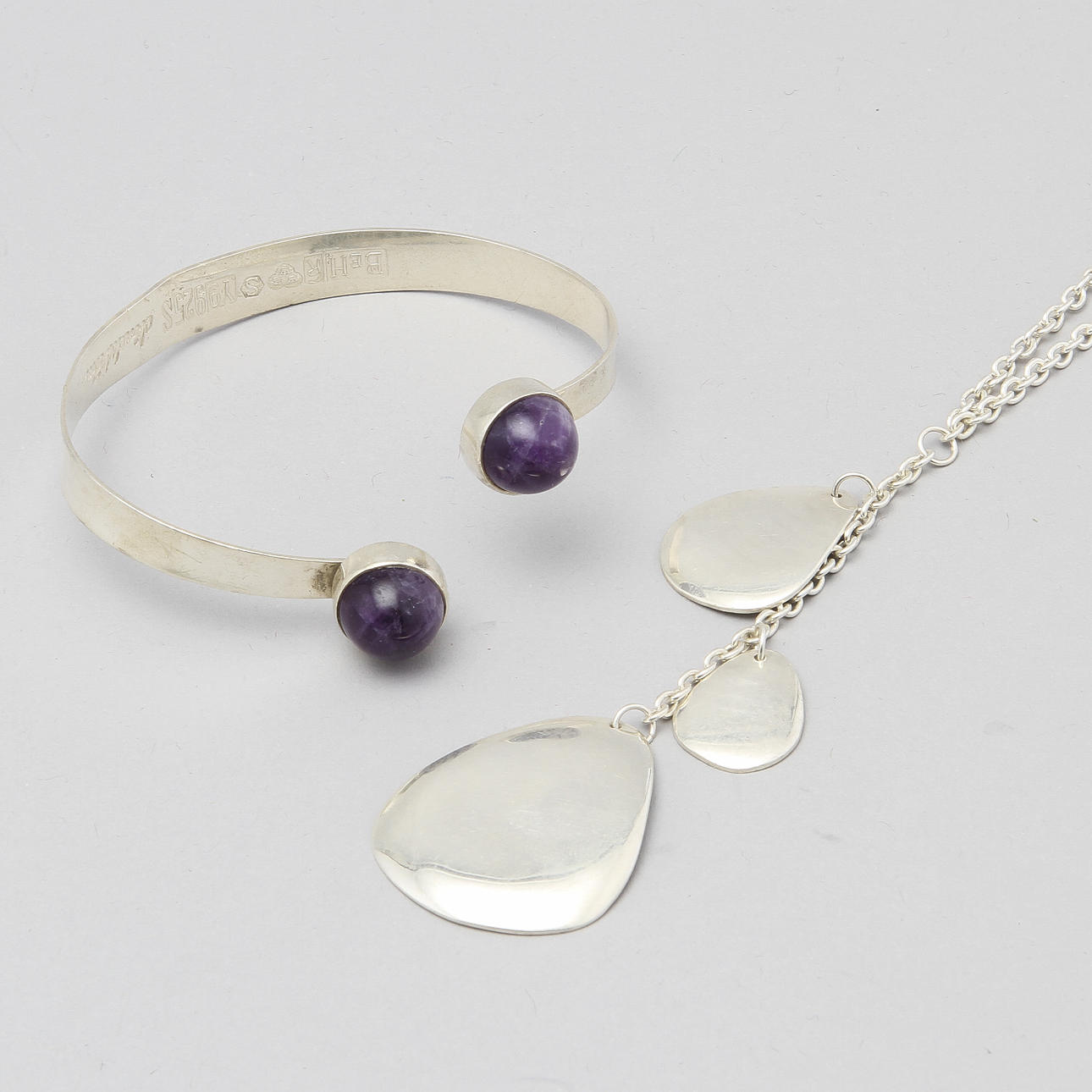 HALSBAND samt ARMBAND, silver, Attling samt Lindström.