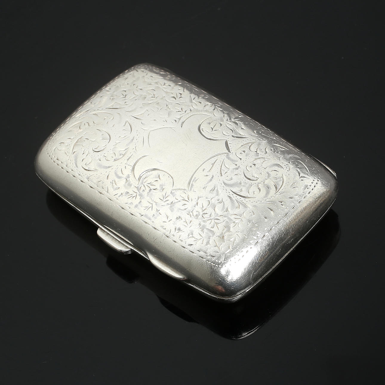 CIGARILLETUI, silver, Samuel Levi, Birmingham, England 1908.