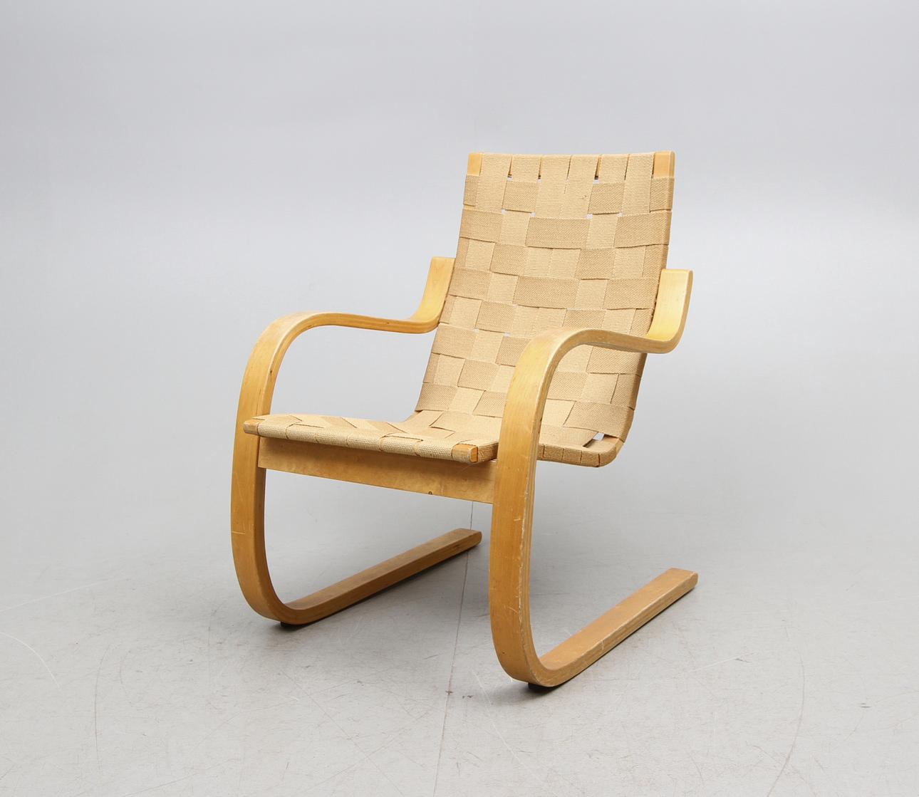 KARMSTOL, modell 406. Alvar Aalto, Svenska AB Artek, Hedemora, 1946-56.