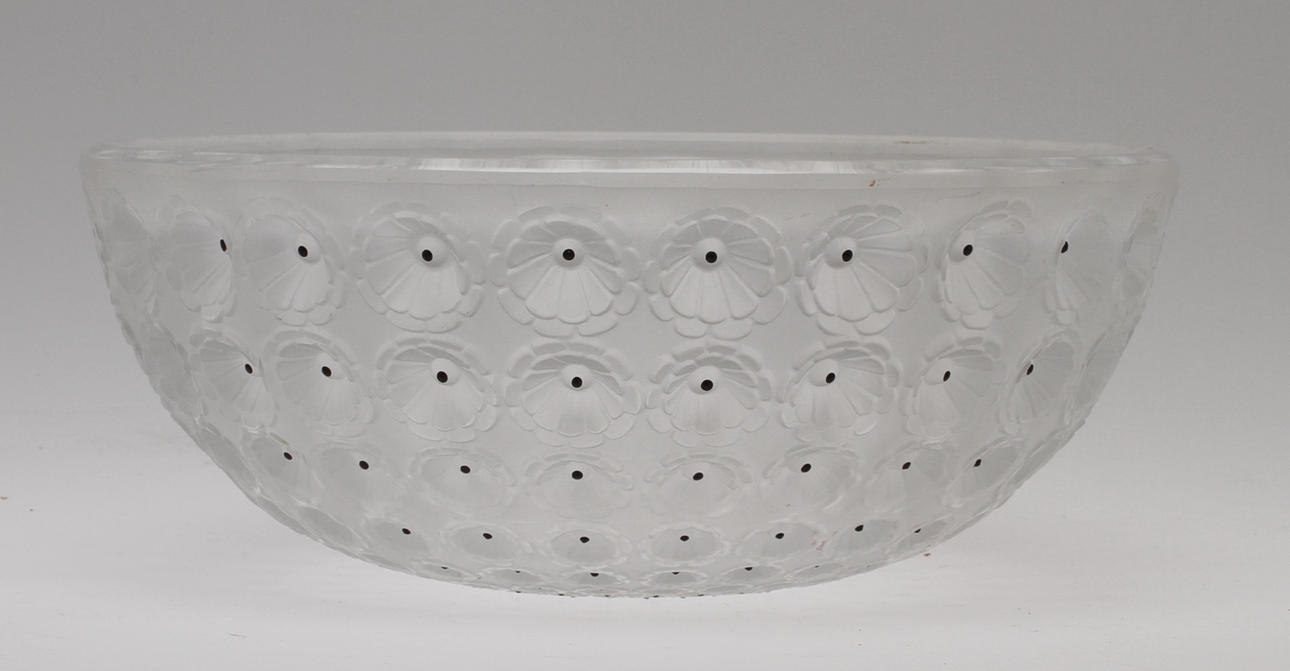 SKÅL, efter Lalique, Frankrike . "Nemours", glas.