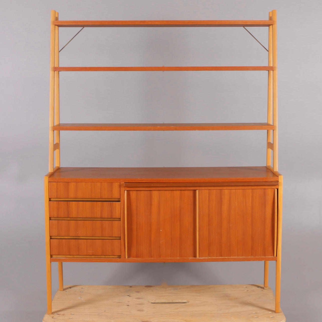 BOOKSHELF, teak, mid-20th century.