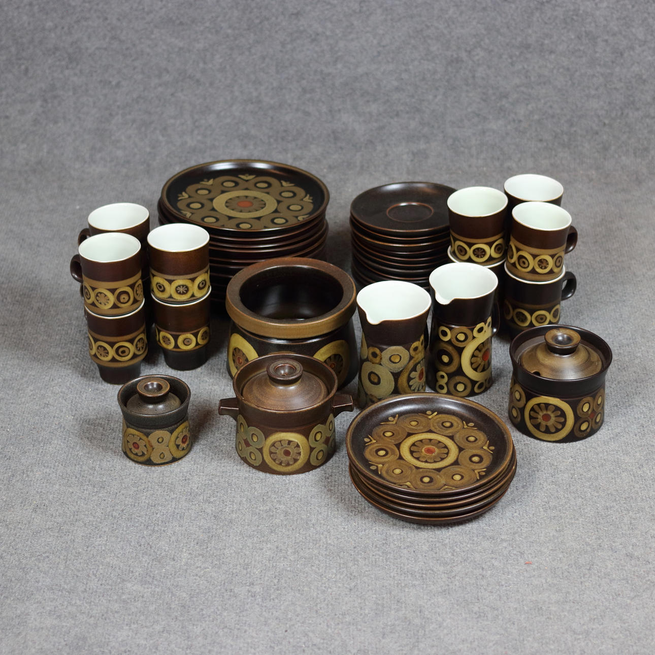 GESCHIRR, Steinzeug, "Arabesque" Denby, England.