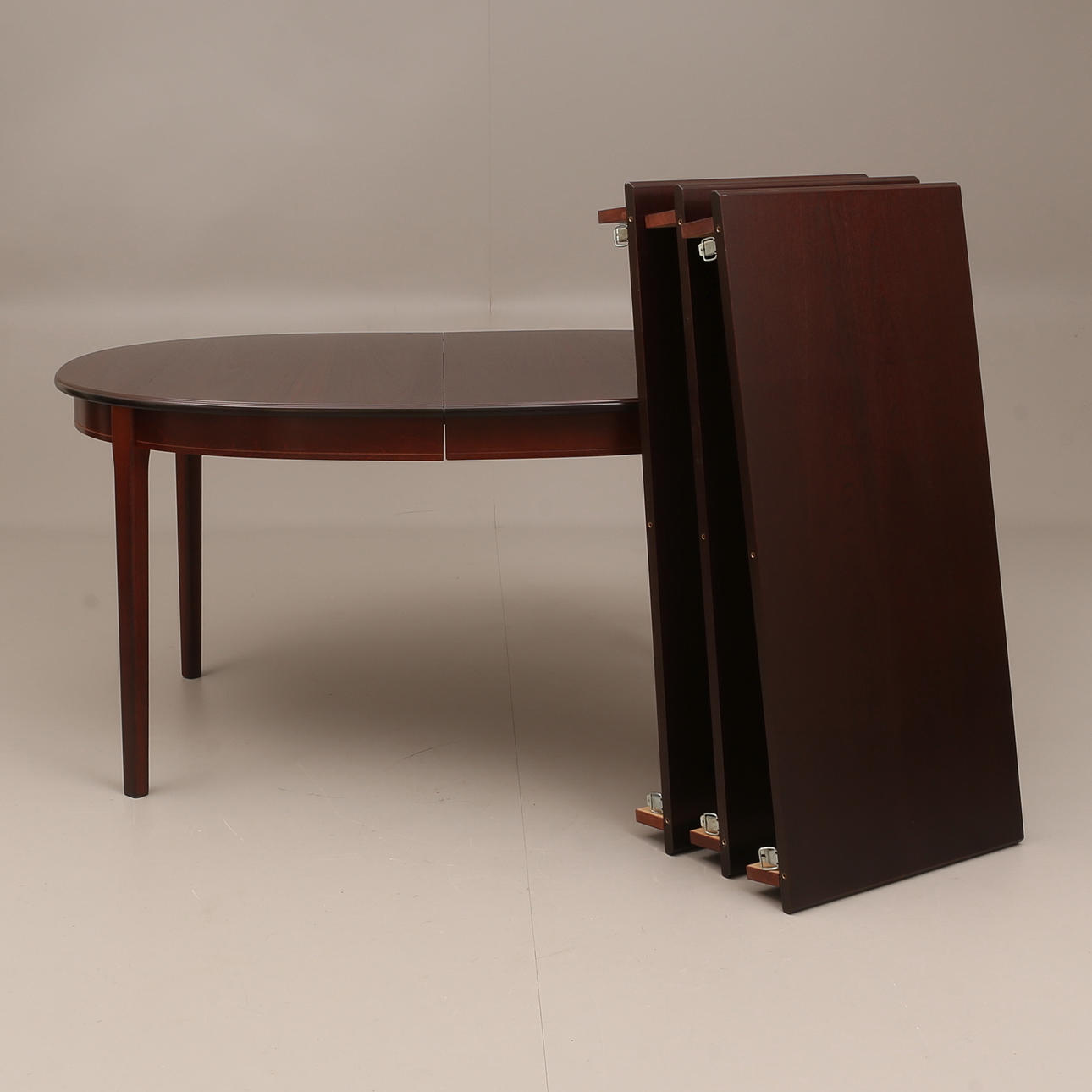 DINING ROOM TABLE, mahogany, Ekornes.