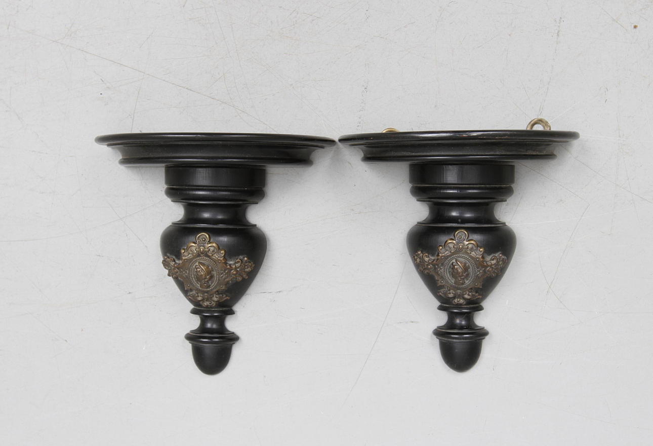 VÄGGHYLLOR, ett par, 1800-talets slut.