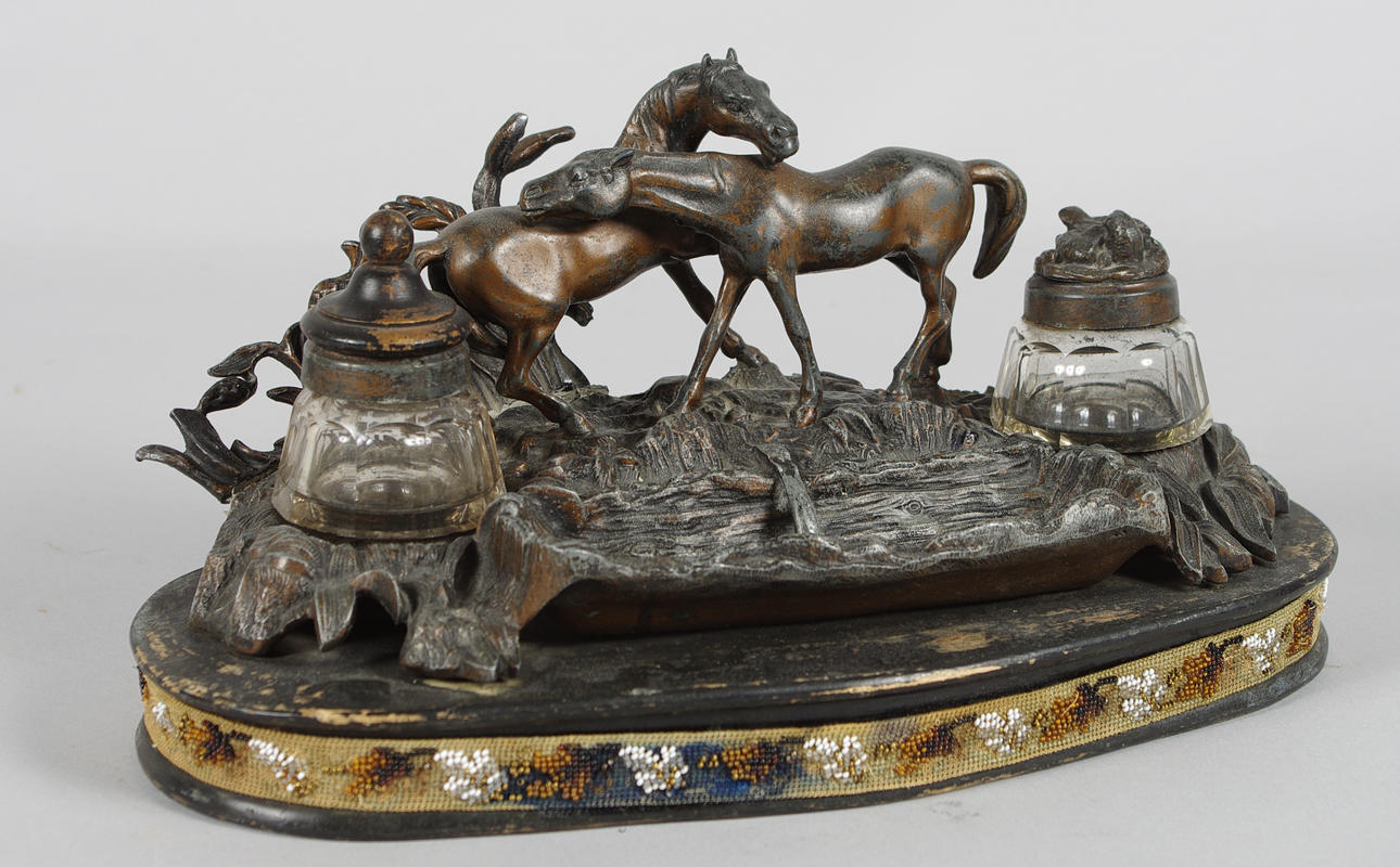 SKRIVBORDSUPPSATS, bronserad metall/glas, tidigt 1900-tal.