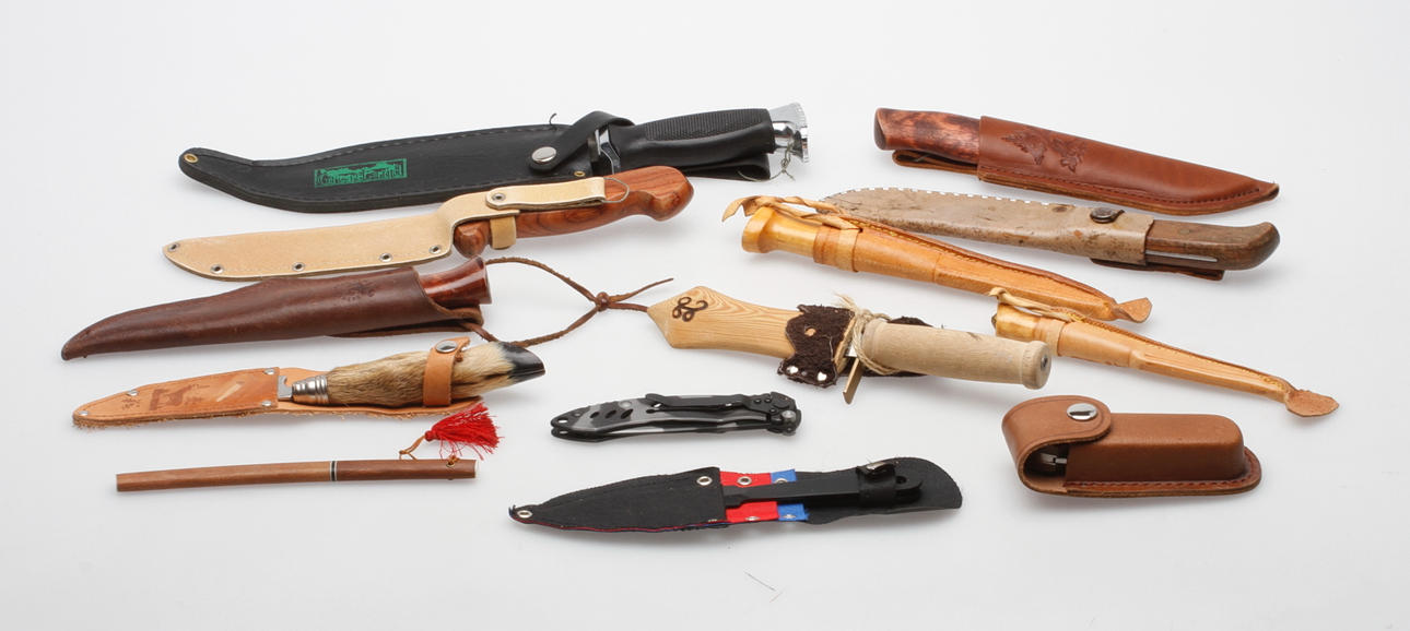 KNIVAR, 13 delar, bla jakt, fiske och hobbyknivar.