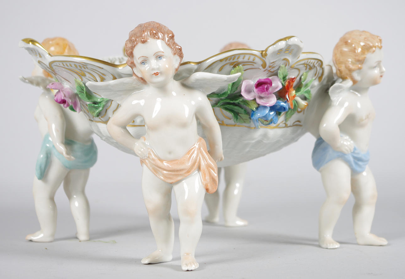 SKÅL UPPBUREN AV PUTTIS, Dresden.