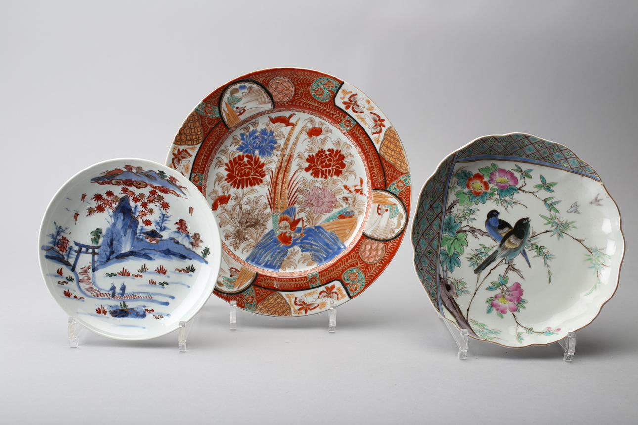 TALLRIKAR, tre delar, Japan 1900-tal.