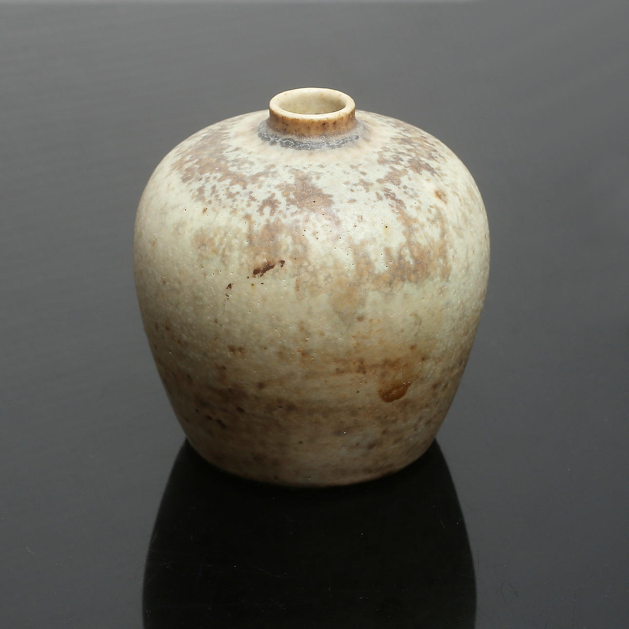 EIGIL HINRICHSEN. Miniaturevase, stentøj, monogram signeret, Danmark.