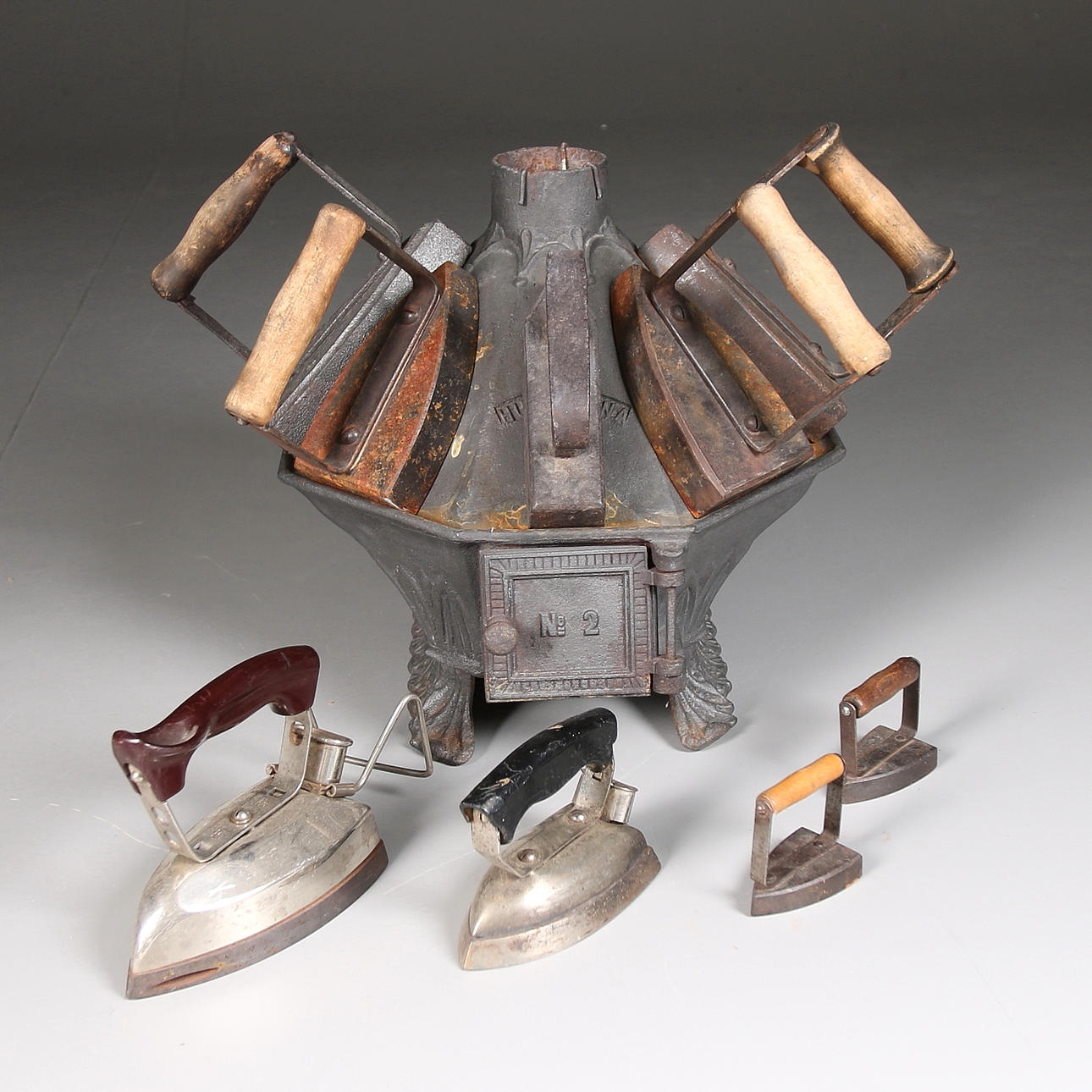 SKRÄDDARKAMIN, Gjutjärn, "No 2", Husqvarna, 1800/1900- tal.