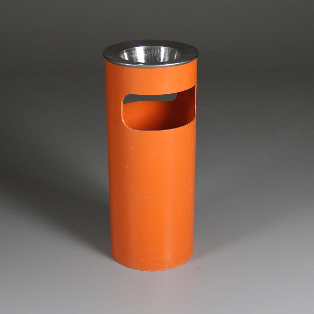 PARAPLYSTÄLL/ASKKOPP, från Kartell, design Gino Colombini, Italien, 1960-tal.