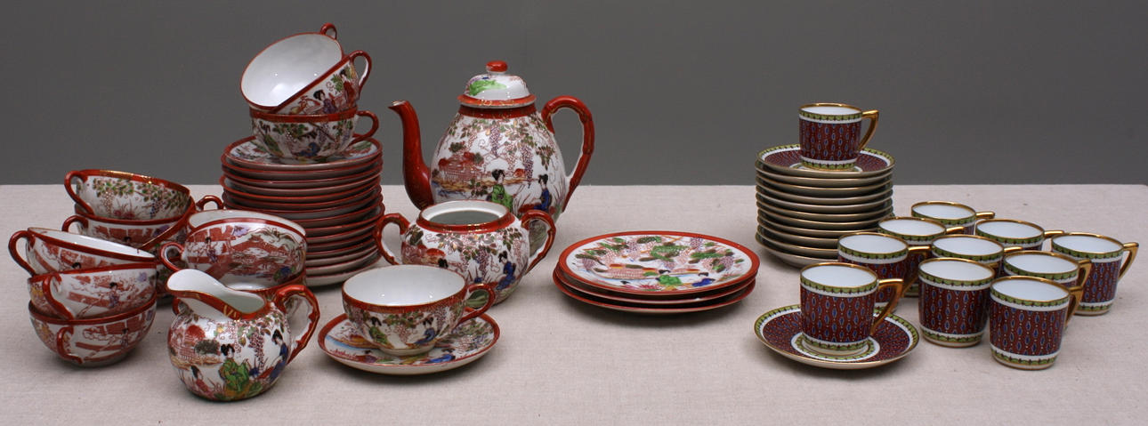 KAFFESERVIS, 36 delar, Japan + MOCCASERVIS, 23 delar, Tjeckoslovakien.