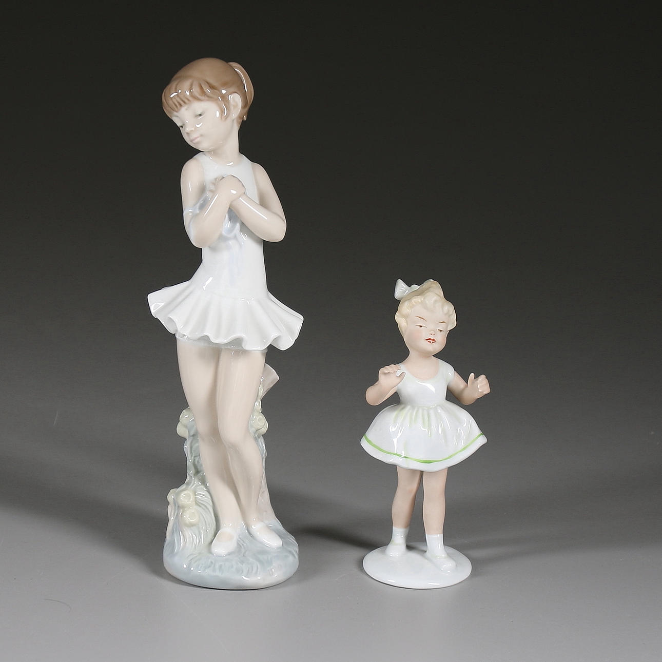 FIGURINER, 2 st, porslin, Nao, Spanien och Wallendorf, Tyskland, 1900-tal.