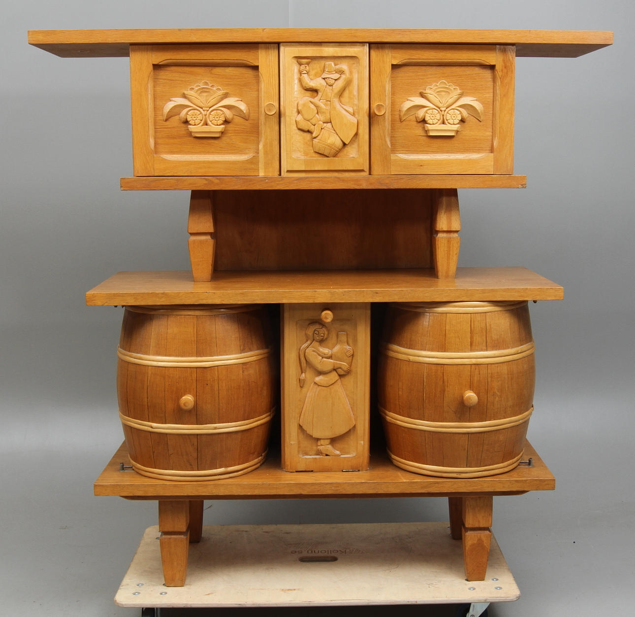 BARSKÅP, bland annat ek, 1900-tal.