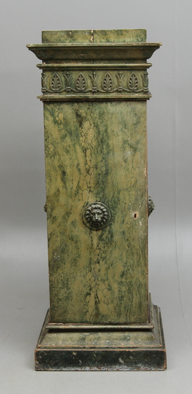 KOLONNSKÅP, sengustavianskt/empire, omkring 1800.