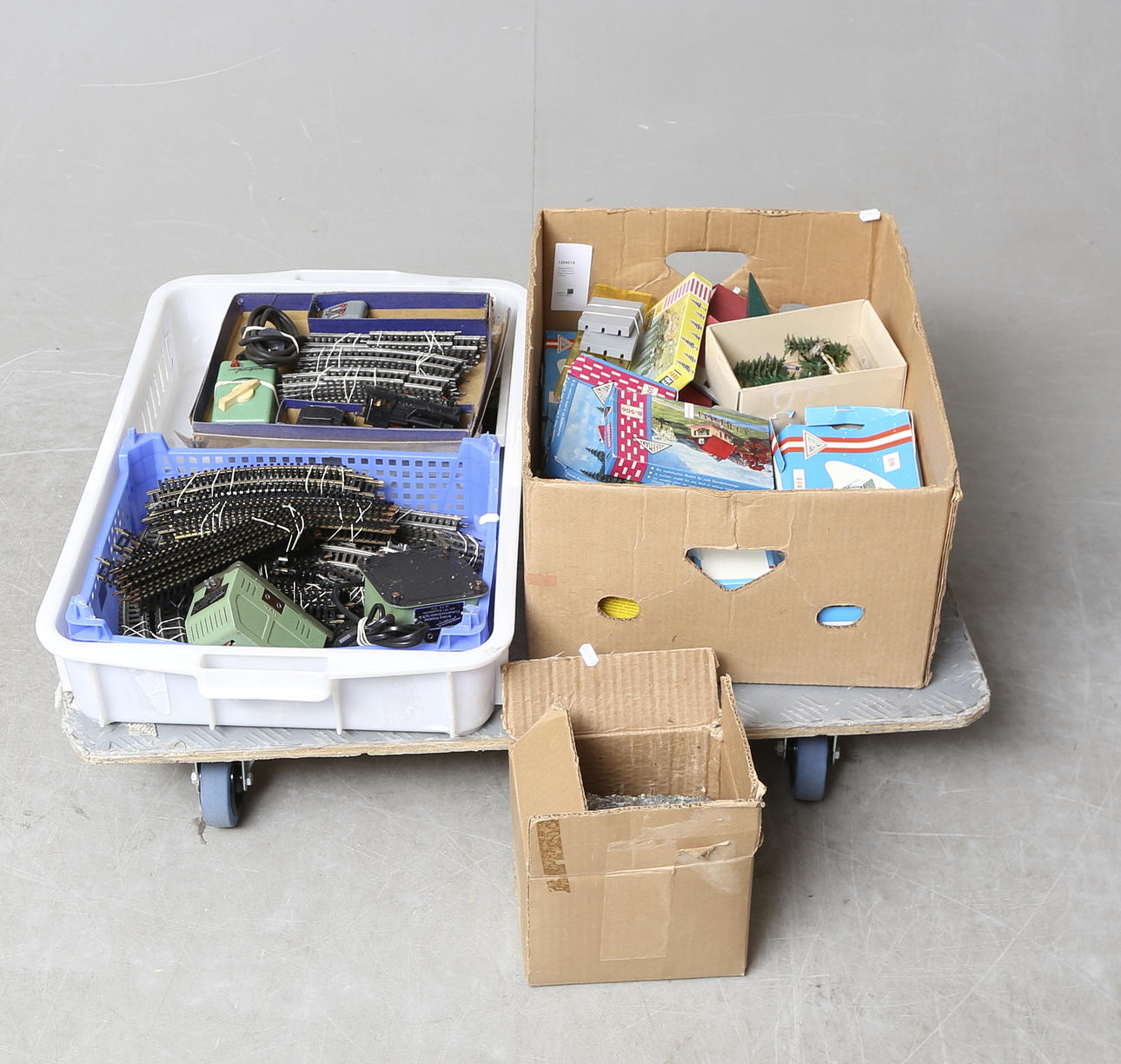 ZUGTEILE, darunter Fleischmann und Hoffman.