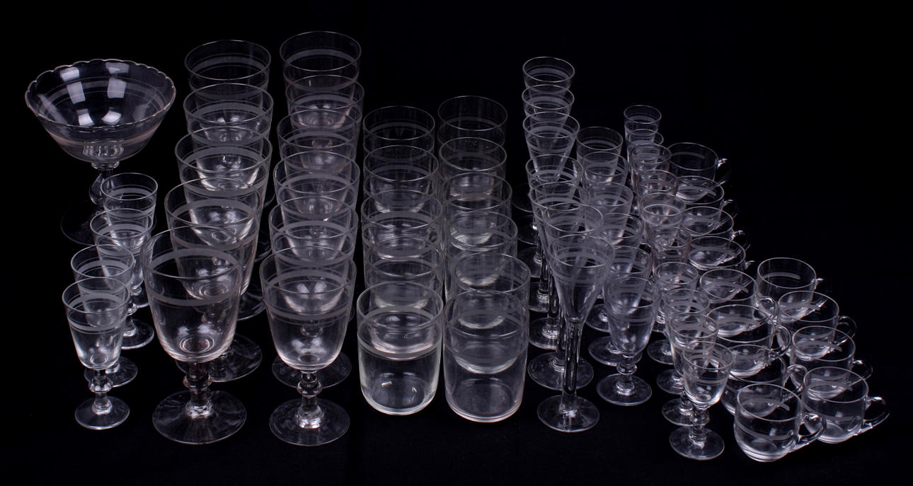 GLASSERVIS, 61 delar, Rydbergs glas, munblåsta.