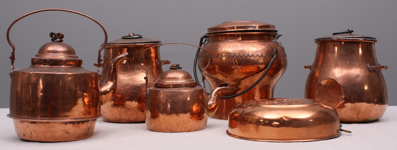 KOPPARFÖREMÅL, 6 st, Kaffekannor + Bukkärl+ Bakform.