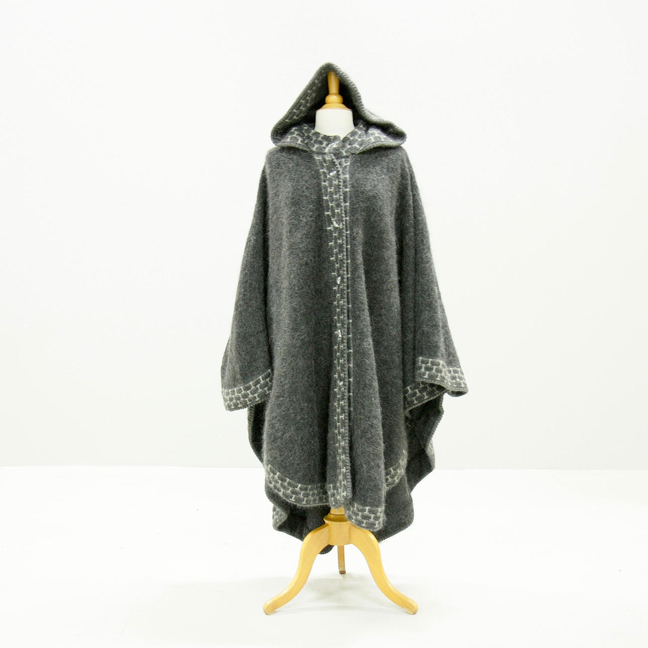 CAPE, knitted wool, one size, Teconit.