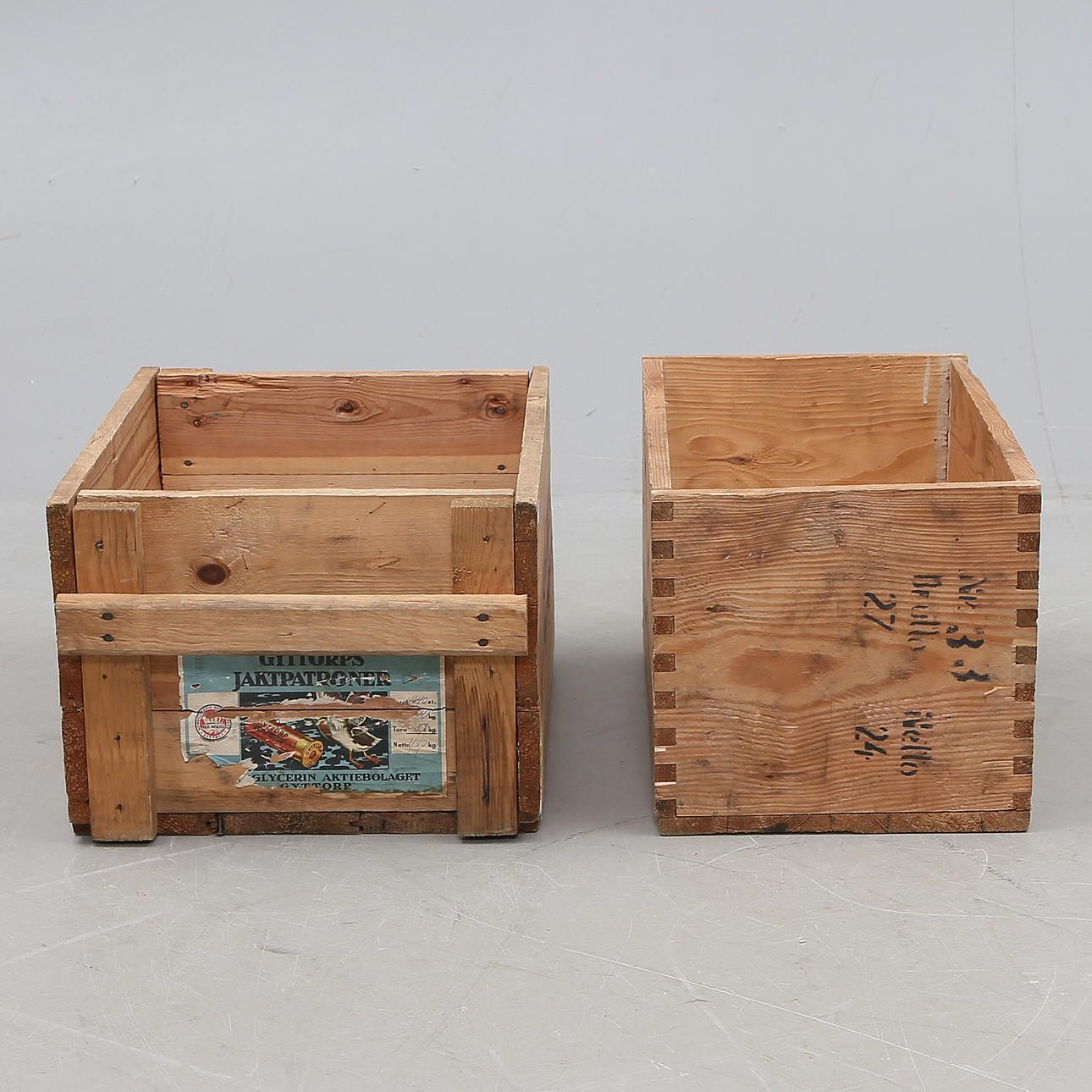 CAJAS MILITARES 2 piezas, madera, 1900.