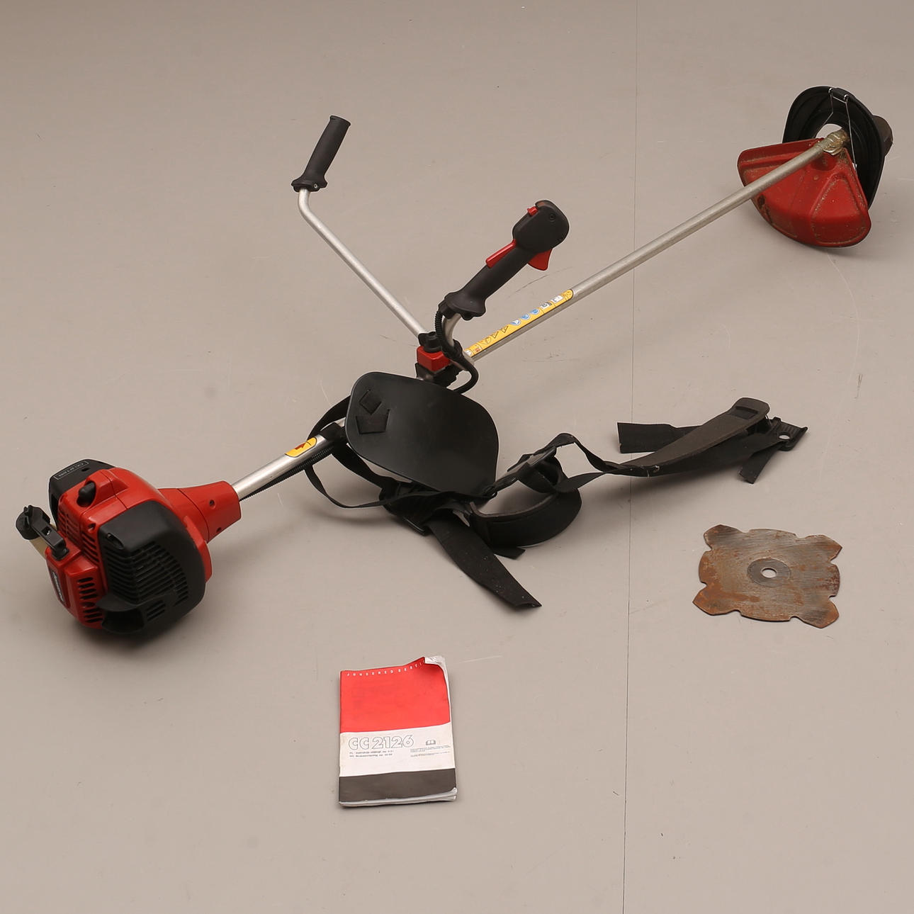 RÖJSÅG, Jonsered CC2126.